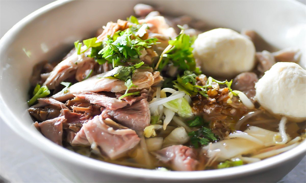 食堂承包項目公司在為消費者和企業內部員工提供服務時承諾非常高